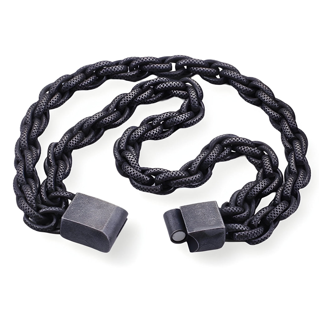 Bracelet double-rangs noir en acier inoxydable tressé avec fermoir rectangulaire mat.