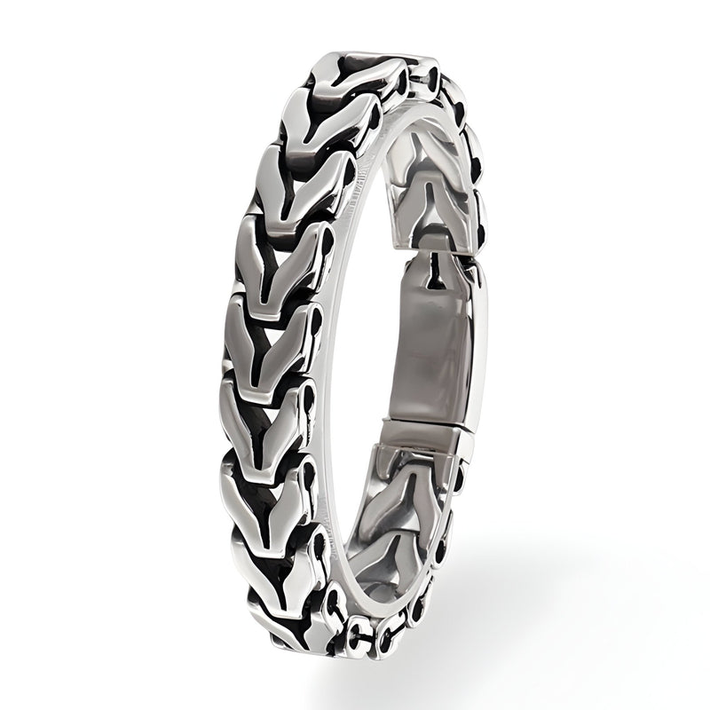 Bracelet homme en acier inoxydable argenté avec maille spiga élégante et fermoir intégré.