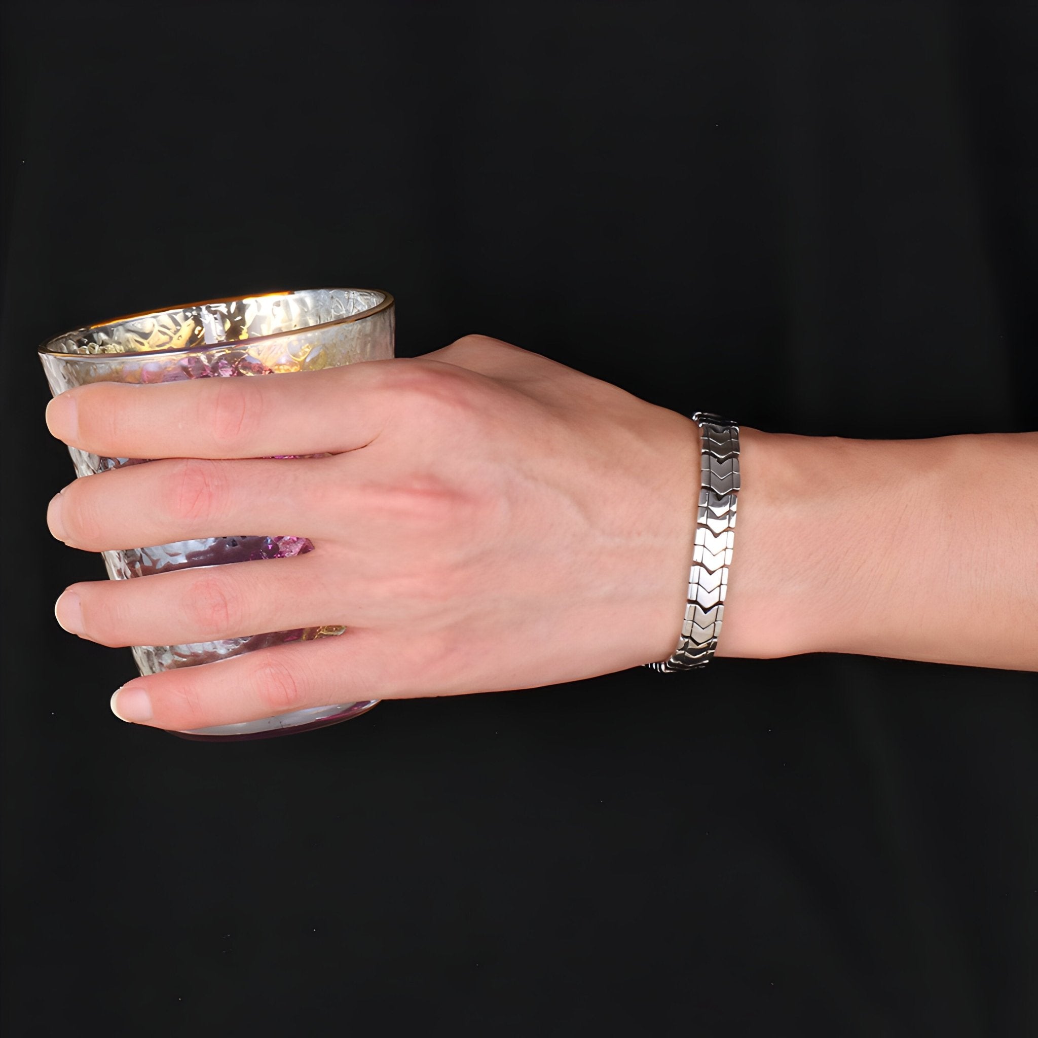 Bracelet en acier inoxydable argenté pour homme à maille spiga fine, style moderne</textarea>.