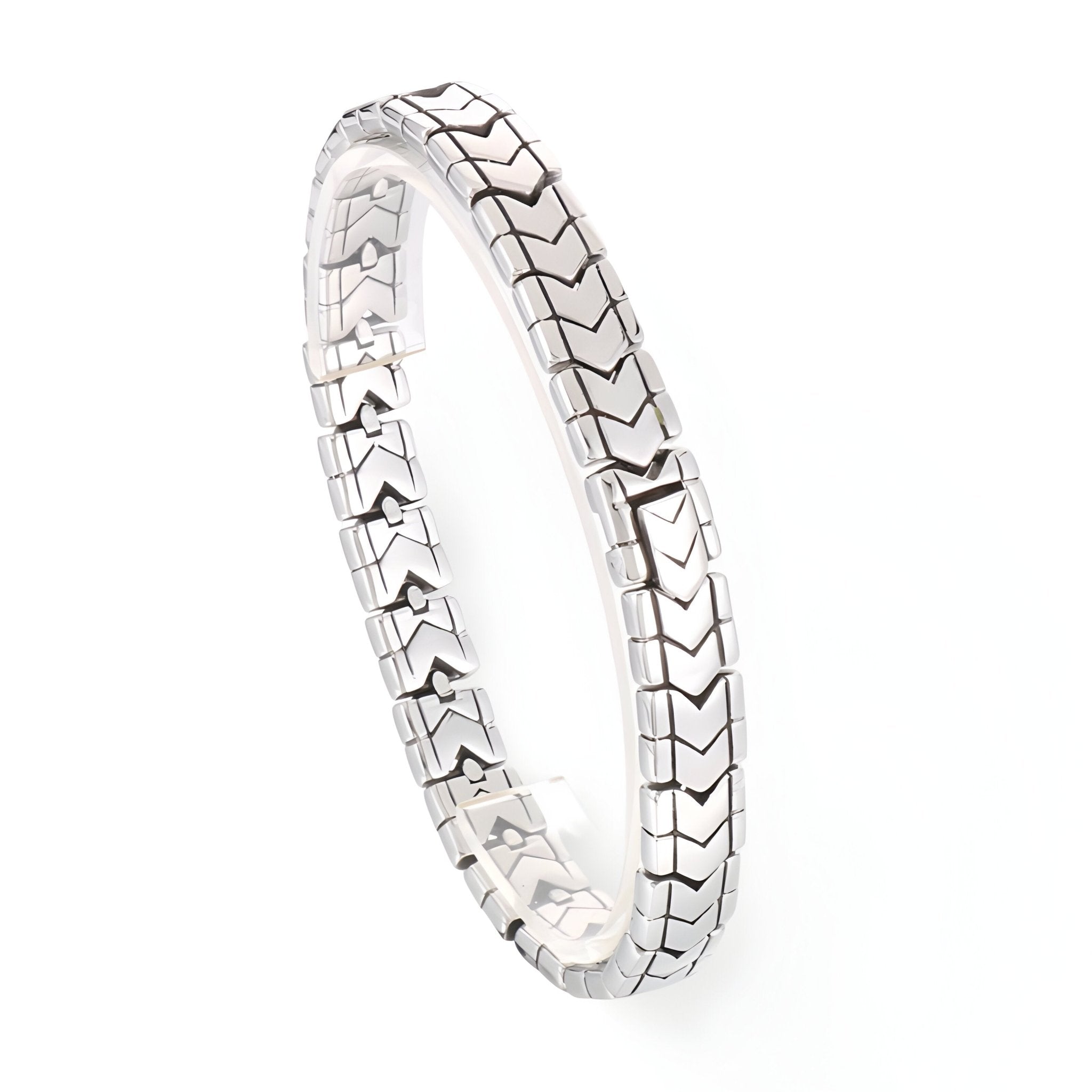 Bracelet homme en acier inoxydable argenté, maille spiga en forme de chevrons serrés.