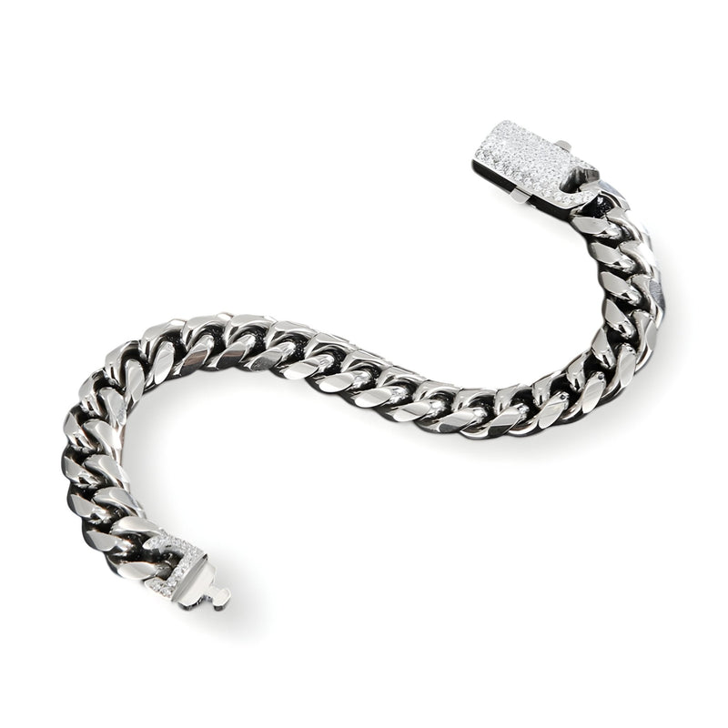 Bracelet homme en acier inoxydable argenté avec maillons larges et strass sertis sur le fermoir.