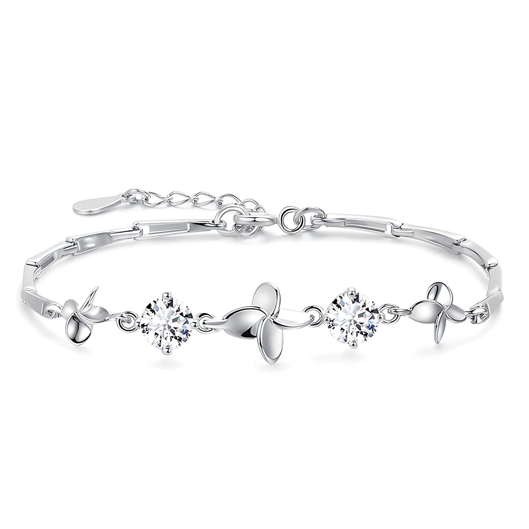 Bracelet en argent massif avec pendentifs trèfle à quatre feuilles et pierres brillantes, fermoir réglable.