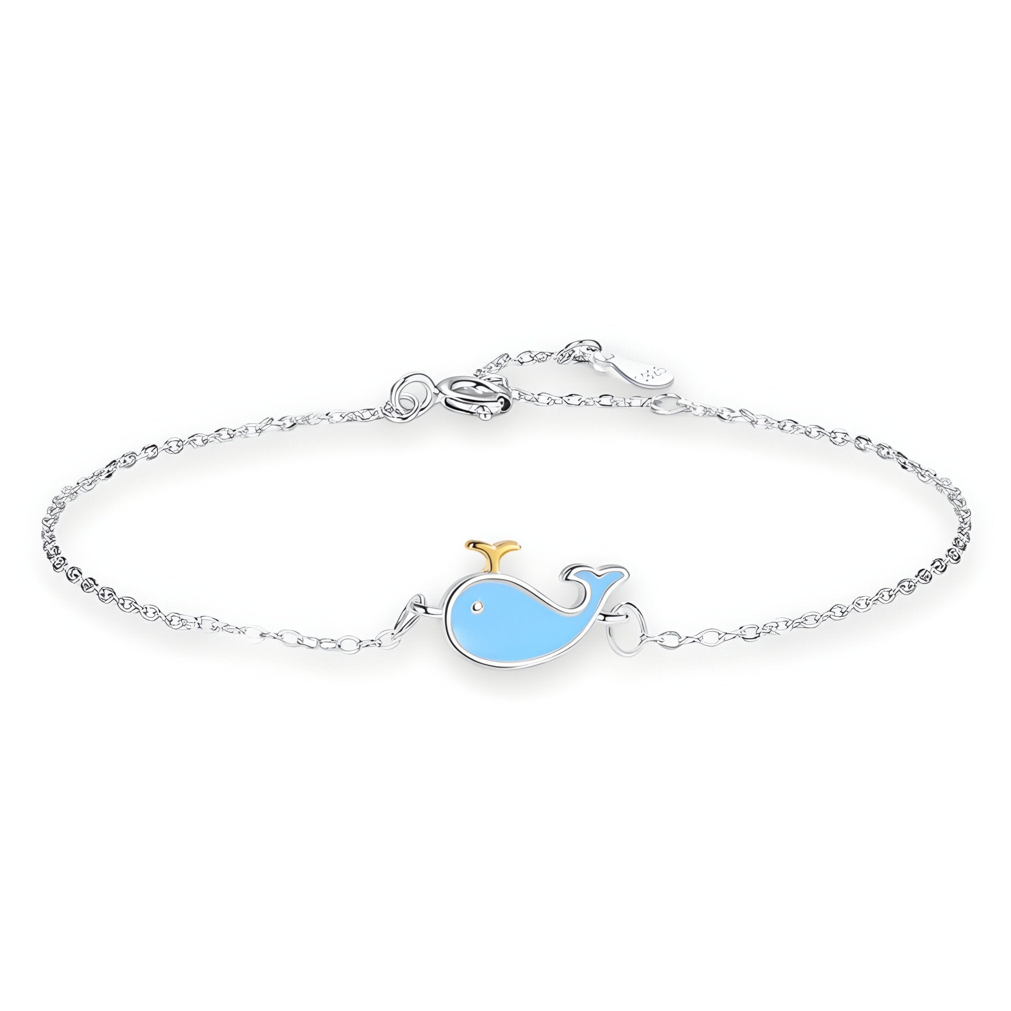 Bracelet fin en argent sterling avec pendentif baleine bleue et détail nageoire dorée.