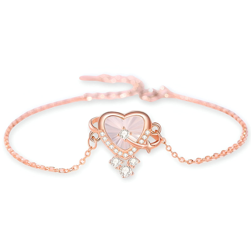 Bracelet réglable en argent sterling or rosé avec pendentif cœur orné de petites pierres scintillantes.