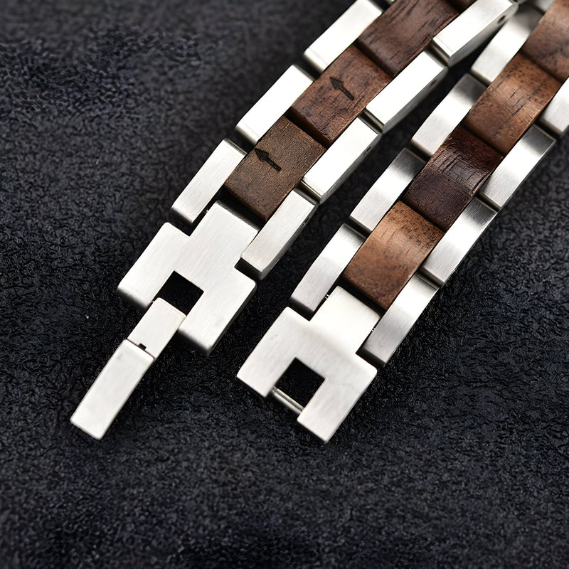 Bracelet homme en bois de noyer foncé et acier inoxydable brillant, maillons rectangulaires alternés.