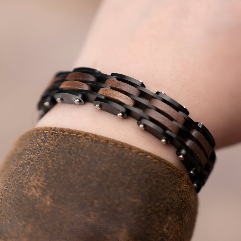 Pulsera de madera de nogal para hombre, en tonos oscuros y con carácter, modelo Achille