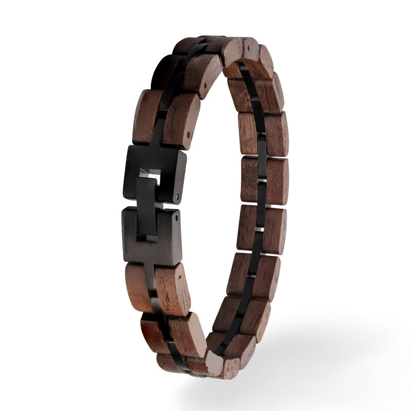 Bracelet homme en bois de noyer marron avec maillons carrés et fermoir noir mat métallique.