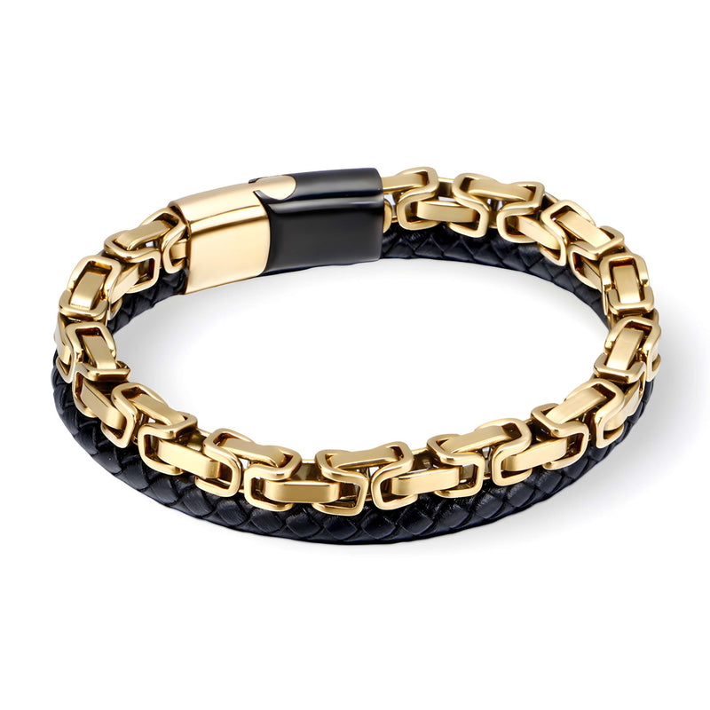 Bracelet pour homme en cuir noir tressé avec chaîne dorée et fermoir aimanté doré.