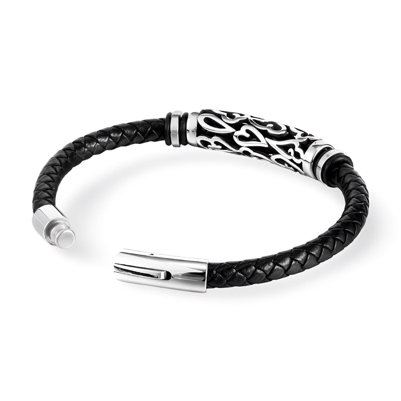 Bracelet homme en cuir noir tressé avec un motif viking en métal argenté et fermeture magnétique.