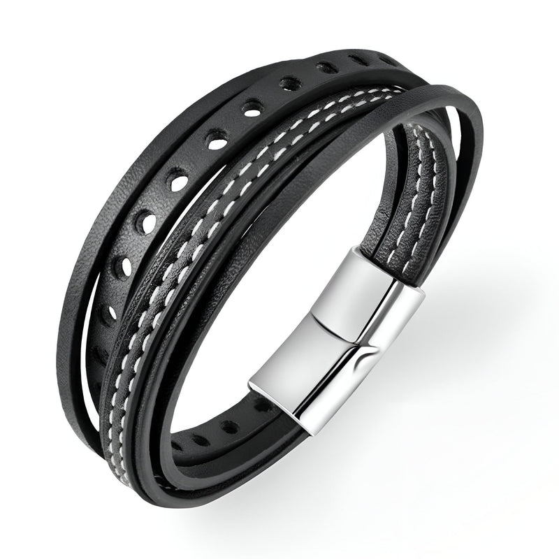 Bracelet multi-rangs en cuir noir ajouré avec coutures blanches et fermoir argenté magnétique.