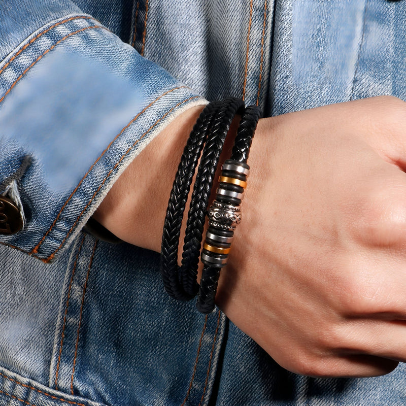 Pulsera de cuero trenzado, detalle metálico, modelo Axel