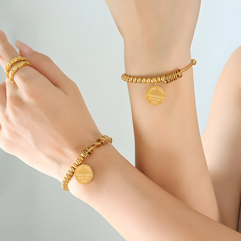 Pulsera de titanio chapada en oro de 18 quilates, con cuentas y anillos, modelo Laurie