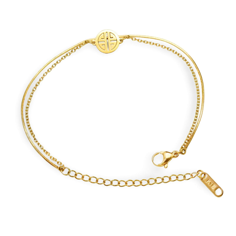 Bracelet fin en titane plaqué or 18 carats avec médaillon rond à motif géométrique et chaîne ajustable.