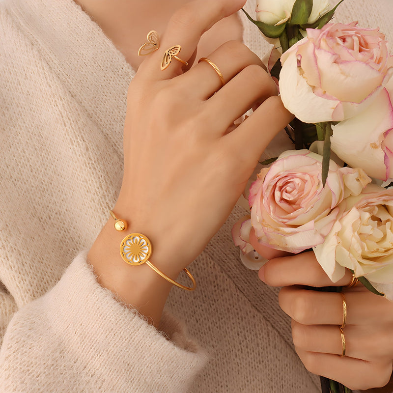 Pulsera de titanio chapada en oro de 18 quilates, diseño floral elegante, modelo Léa