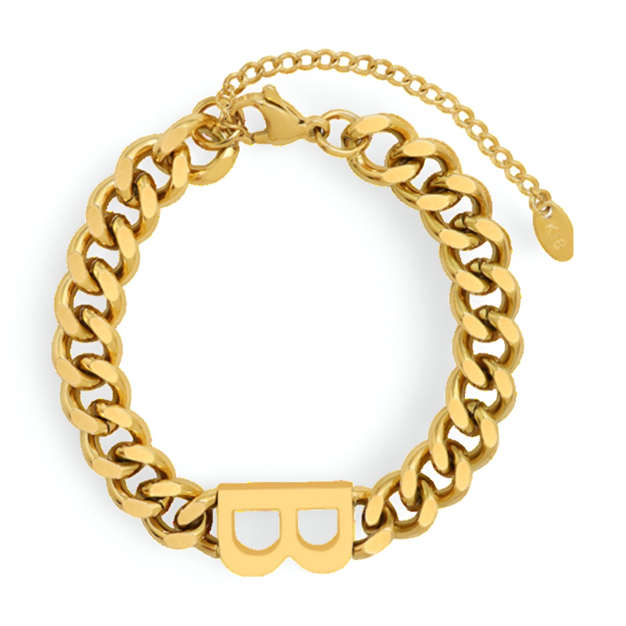 Bracelet chaîne épaisse en titane plaqué or 18 carats avec lettre "B" stylisée en pendentif.