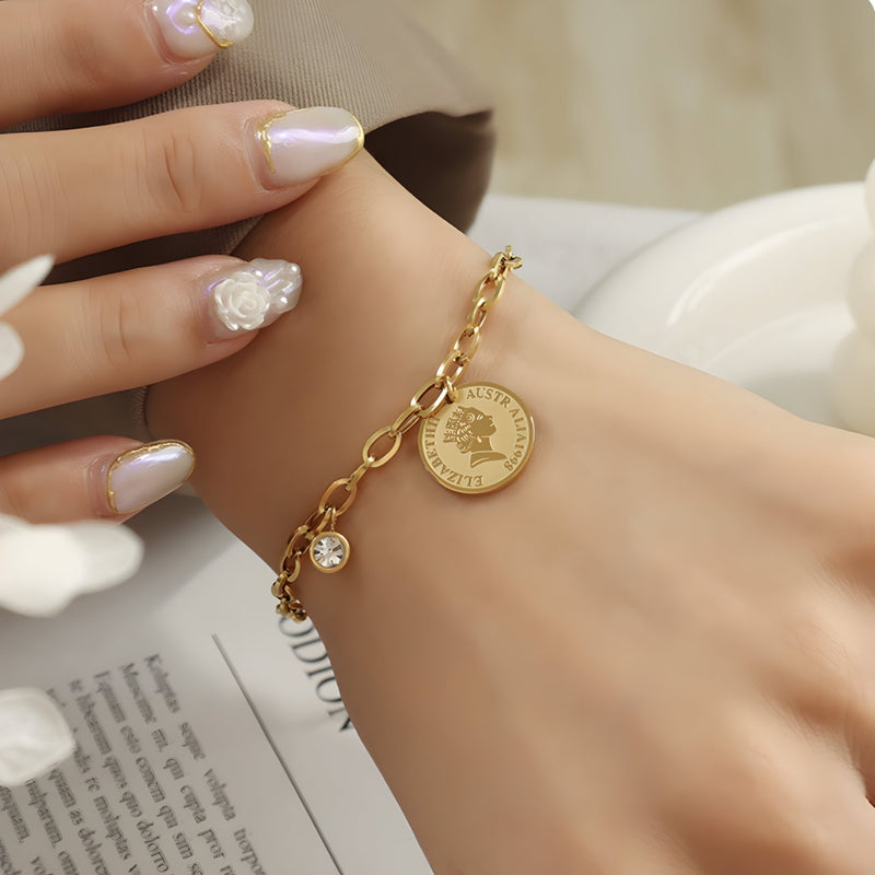 Bracciale in titanio placcato oro, medaglione Elisabetta II e pietra di zirconia, modello Elisabeth