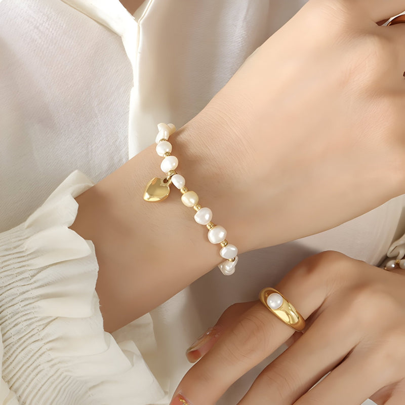 Pulsera de titanio chapado en oro, con cuentas y diseño de corazón, modelo Inez