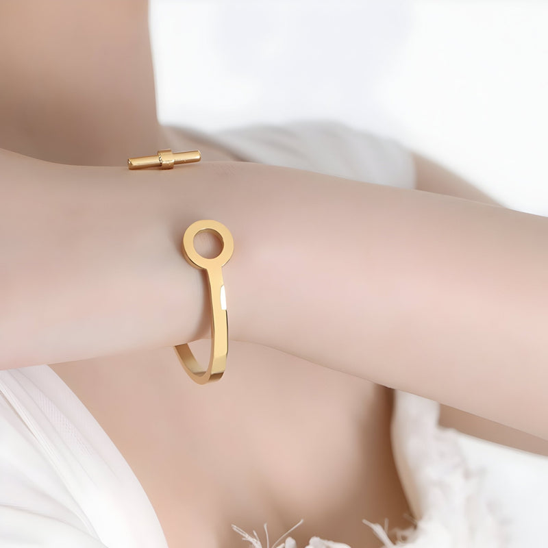 Goudkleurige titanium slavenarmband, origineel en opvallend, model Romane