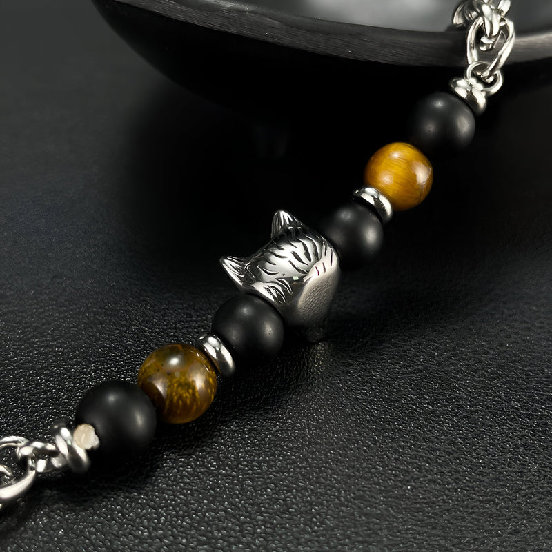 Bracelet homme perles noires et œil de tigre marron avec tête de loup argentée détaillée.