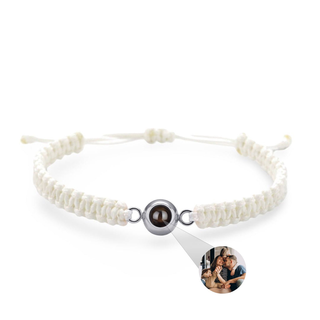 Bracelet blanc en corde tressée avec détail central en titane noir et argent, modèle Cielo avec photo personnalisée.