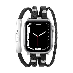 Bracelet multi-rangs noir en simili cuir tressé avec plaque métallique argentée personnalisable pour Apple Watch.