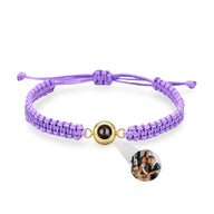 Bracelet corde violet avec lien coulissant et médaille photo personnalisée en titane or rosé.