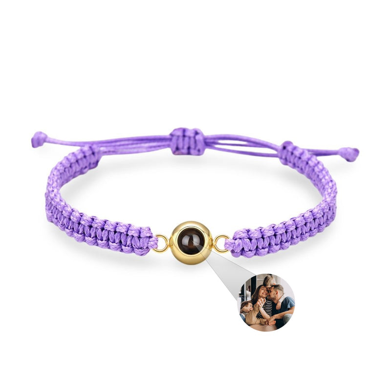 Bracelet corde violet avec lien coulissant et médaille photo personnalisée en titane or rosé.