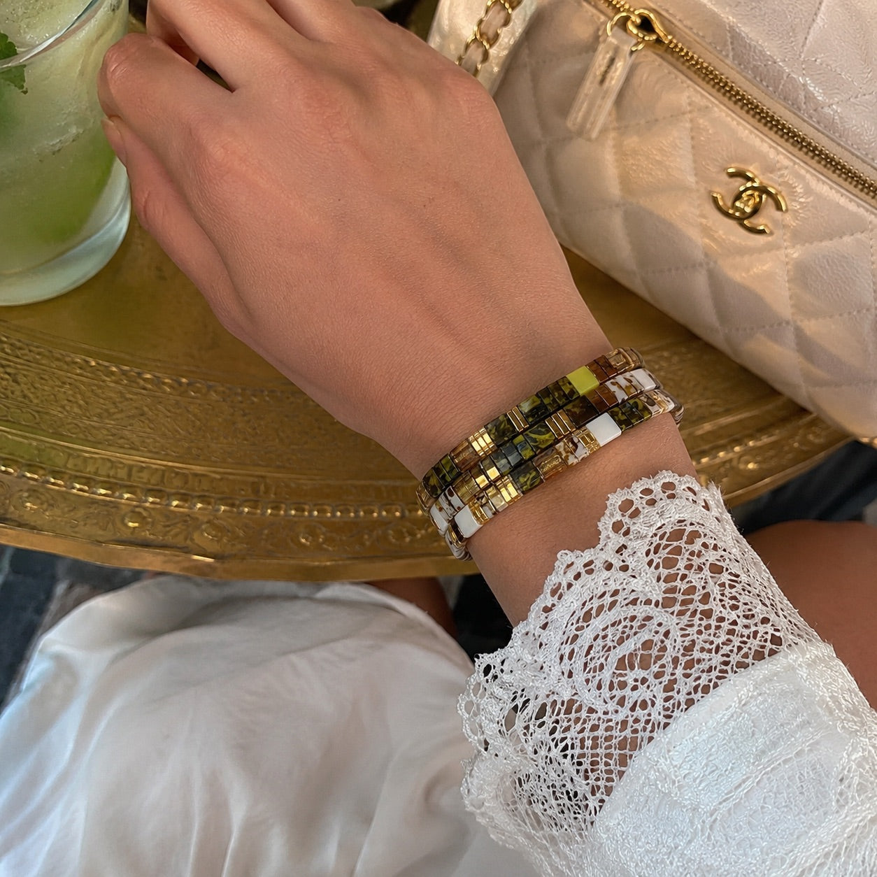 Trio aus Miyuki-Perlenarmbändern aus Japan in Kaki und marmoriertem Weiß, Schmuckset für Damen, elastische Armbänder, 3-teiliges Set, modische Accessoires, Modell Masata