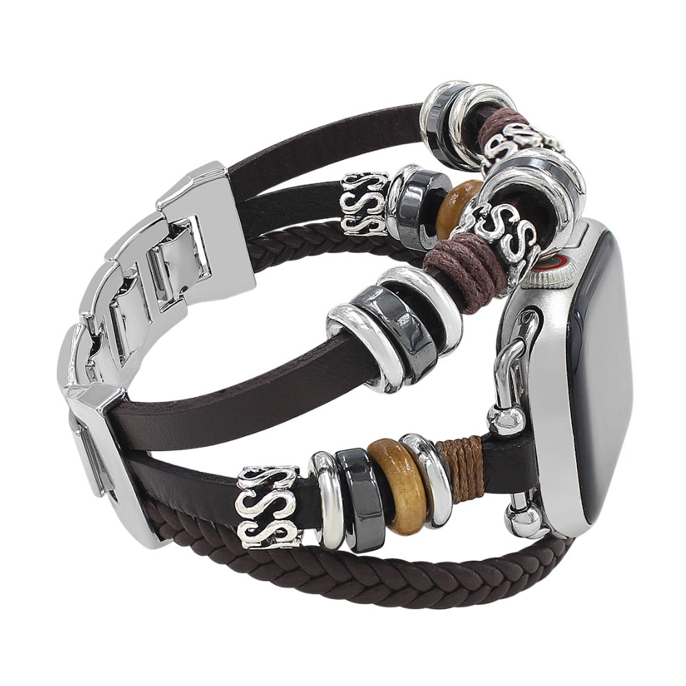 Bracelet multi-rangs pour Apple Watch avec lanières tressées en cuir noir, perles acier argenté et détails bois, fermeture.