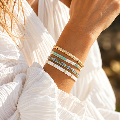 Ensemble de bracelets élastiques en perles du Japon Tila, turquoise lumineux, blanc éclatant, détails dorés, modèle Elika