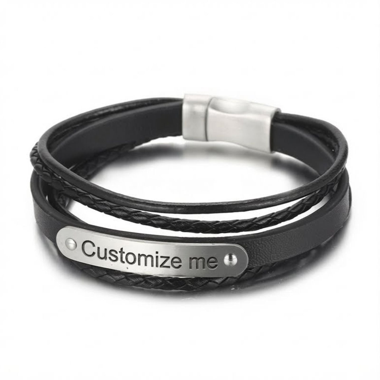 Bracelet homme noir en simili cuir tressé avec plaque en acier gravée "Customize me" et fermoir magnétique argenté.