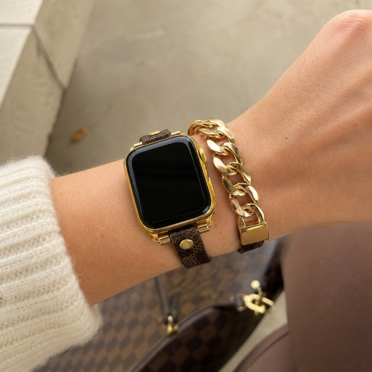Bracelet compatible Apple Watch, double tour brun à motif, chaîne cubaine dorée, fermeture ajustable, modèle Harmania