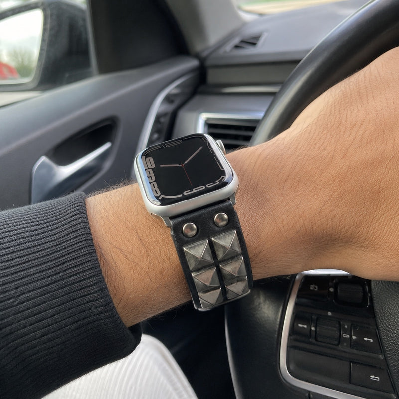 Bracelet à clous pour Apple Watch, design punk, détails métalliques pyramidaux, modèle Kurt