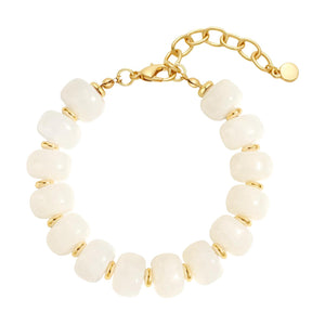 Bracciale regolabile ornato da perle in resina luminosa, con una raffinata catena dorata per valorizzare il Suo polso, un accessorio femminile ideale per ogni Suo outfit, modello Limna