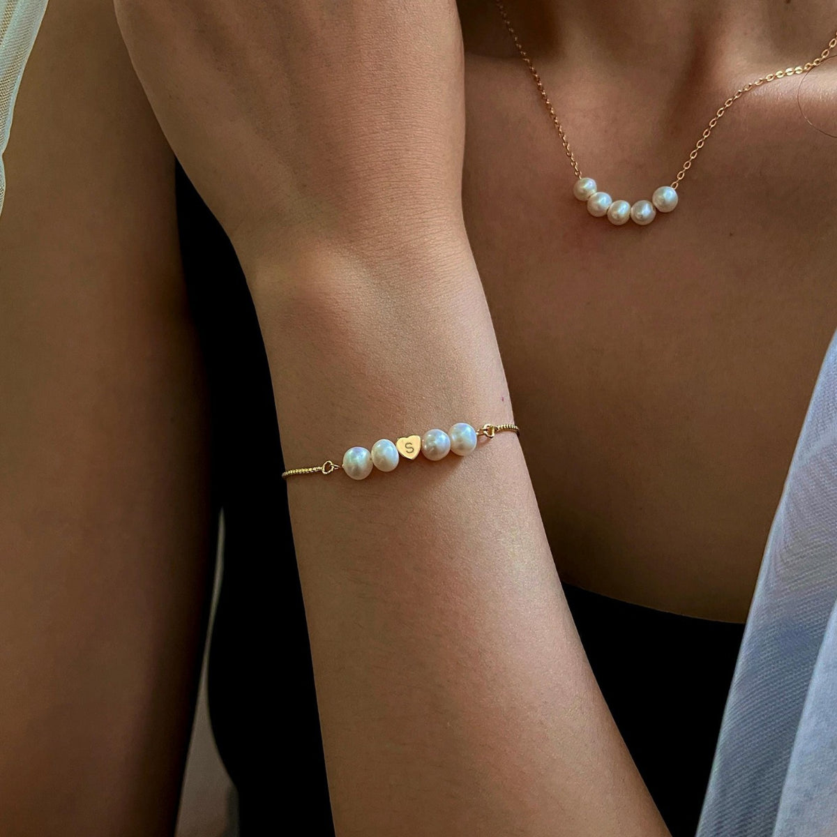 Bracelet ajustable en acier inoxydable, perles synthétiques, cœur personnalisable à graver, modèle Exposita