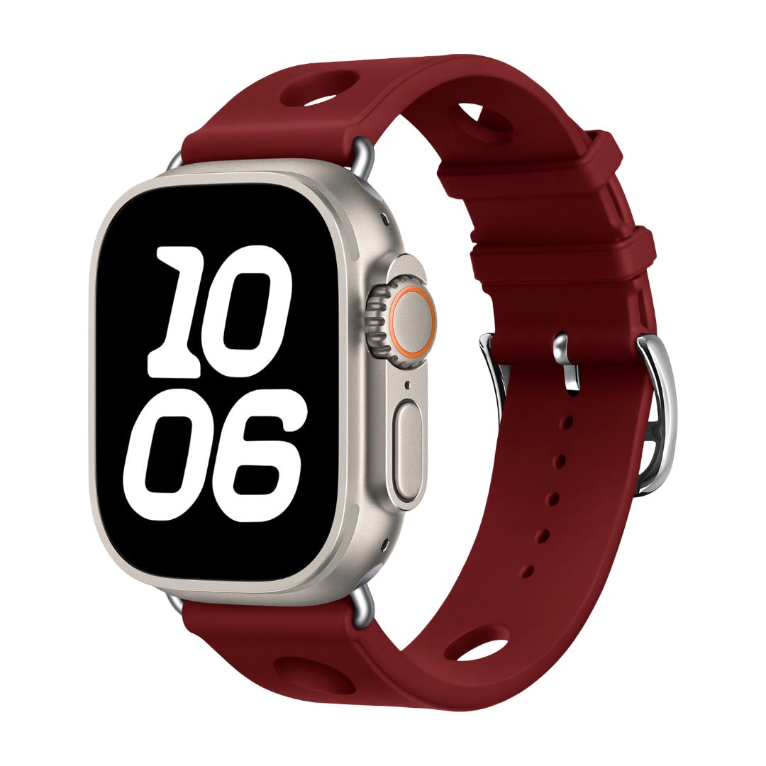 Bracelet en silicone rouge bordeaux perforé avec fermoir en acier inoxydable adapté pour Apple Watch style dynamique.