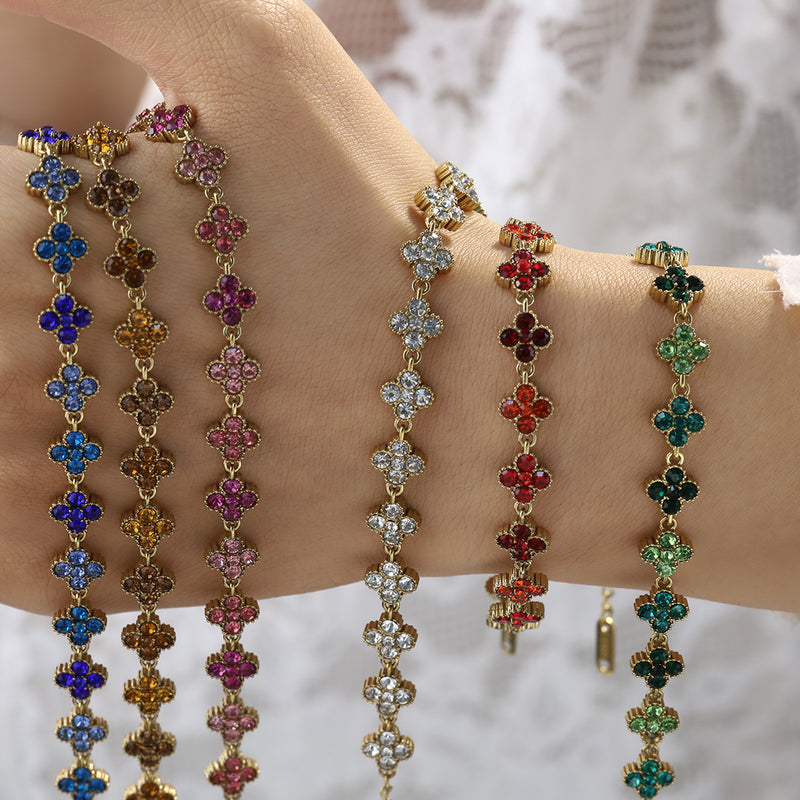 Bracelet en acier inoxydable, motif trèfle orné de cristaux, accessoire féminin ajustable, éclat luxueux, modèle Lisiana