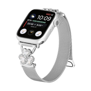 Bracelet en maille pour Apple Watch, acier inoxydable avec fermoir magnétique, pendentif trèfle serti d'oxyde de zirconium et nacre, modèle Podale