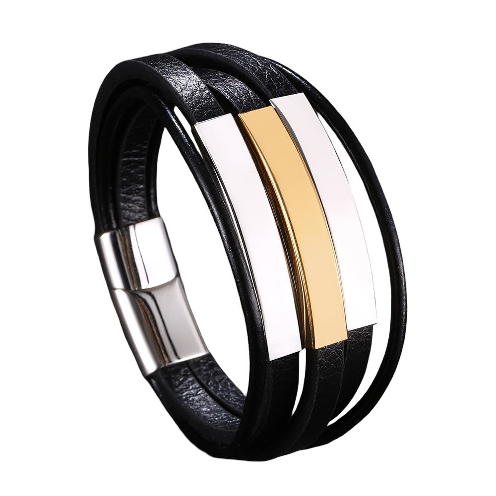 Bracelet homme noir en cuir à trois lanières avec trois plaques métalliques bicolores et fermoir magnétique acier inoxydable.
