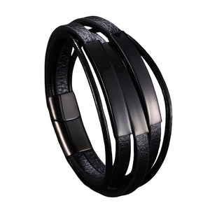 Bracelet noir homme à trois lanières en cuir avec trois plaques acier personnalisables et fermoir magnétique acier noir mat.