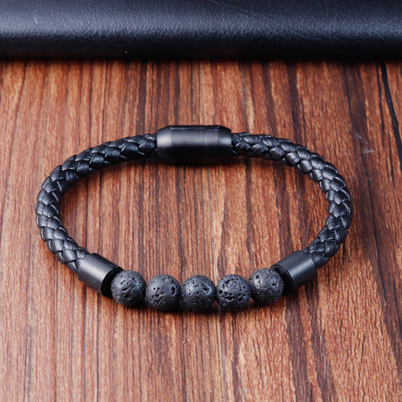 Bracelet homme cuir noir tressé avec perles noires naturelles en œil de tigre et onyx, fermoir magnétique mat.