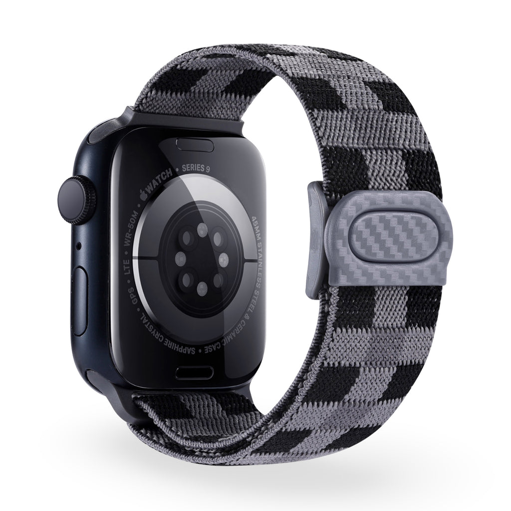 Bracelet Apple Watch en nylon noir à carreaux gris, style ajustable avec boucle en plastique gris.