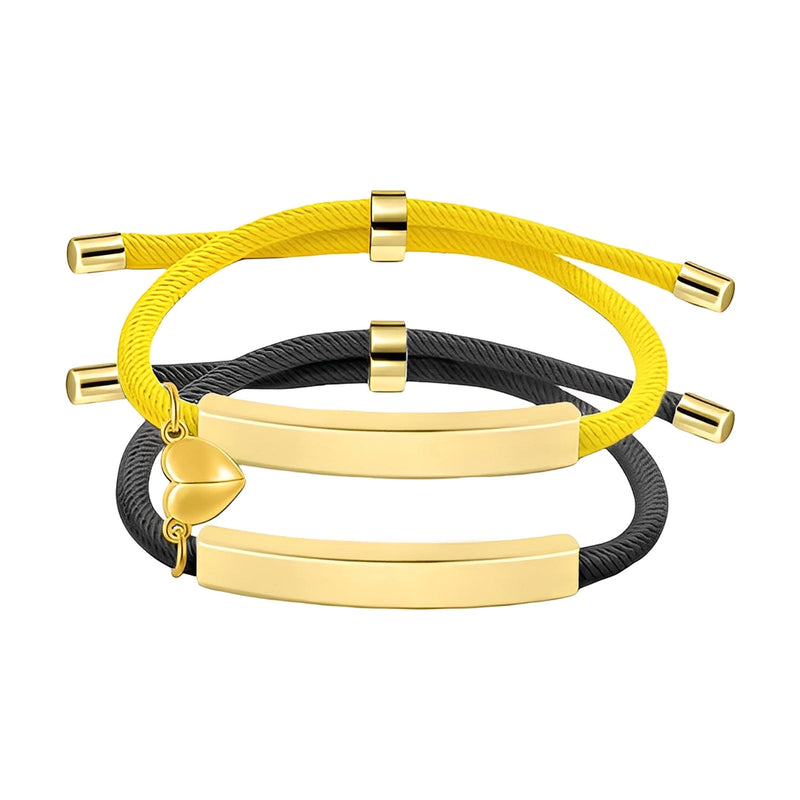 Bracelet couple corde jaune et noir avec plaques dorées et cœur aimanté en acier inoxydable élégant.