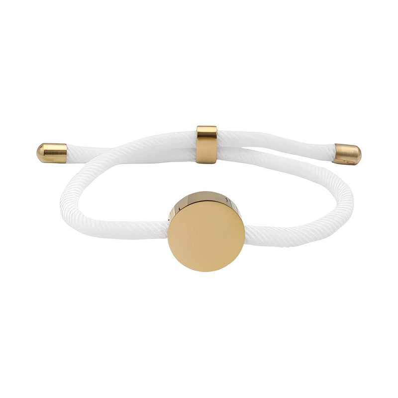 Bracelet cordon blanc avec médaillon rond en acier inoxydable doré et finitions dorées.