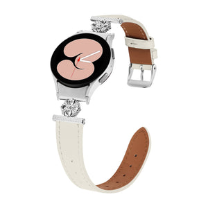 Bracelet en cuir blanc et marron pour Samsung Galaxy Watch avec boucle ardillon argentée et motif fleur décoratif chic.