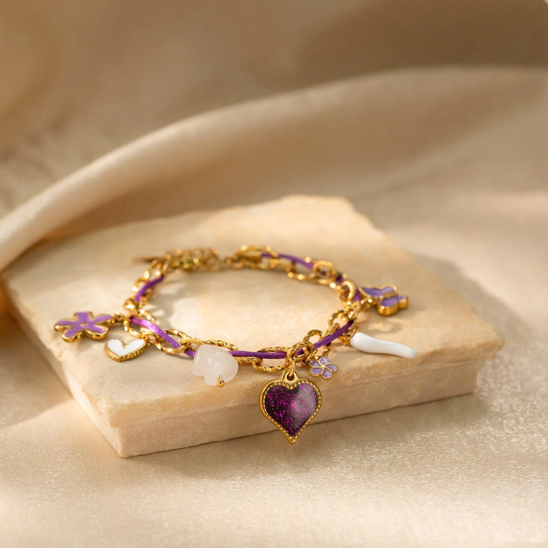 Bracelet à charms ajustable, chaîne dorée et cordon nylon violet, cœur pailleté, fleurs et papillons émaillés, modèle Neyma