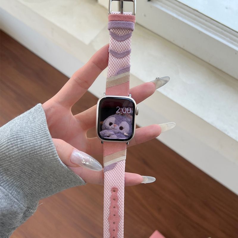 Bracelet coloré en toile tissée rose et blanche pour Apple Watch avec intérieur cuir doux, style Claire.