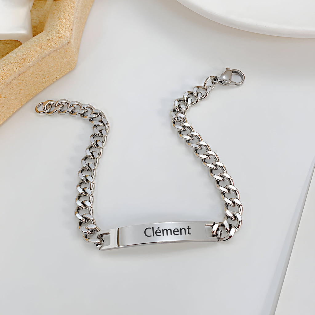 Bracelet gourmette en acier inoxydable argenté avec maille cubaine et plaque gravée Clément.