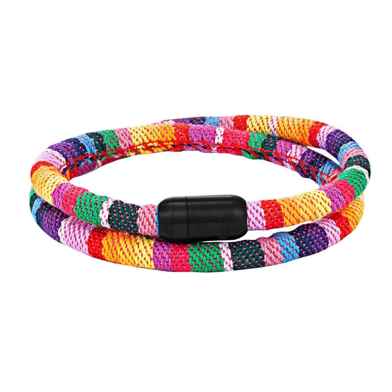 Bracelet cordon double tressé multicolore avec fermoir noir mat, style bohème pour homme.