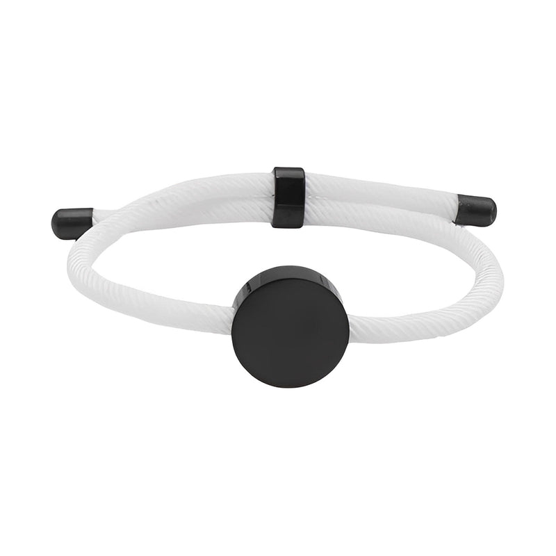 Bracelet cordon blanc avec médaillon rond en acier inoxydable noir réglable.